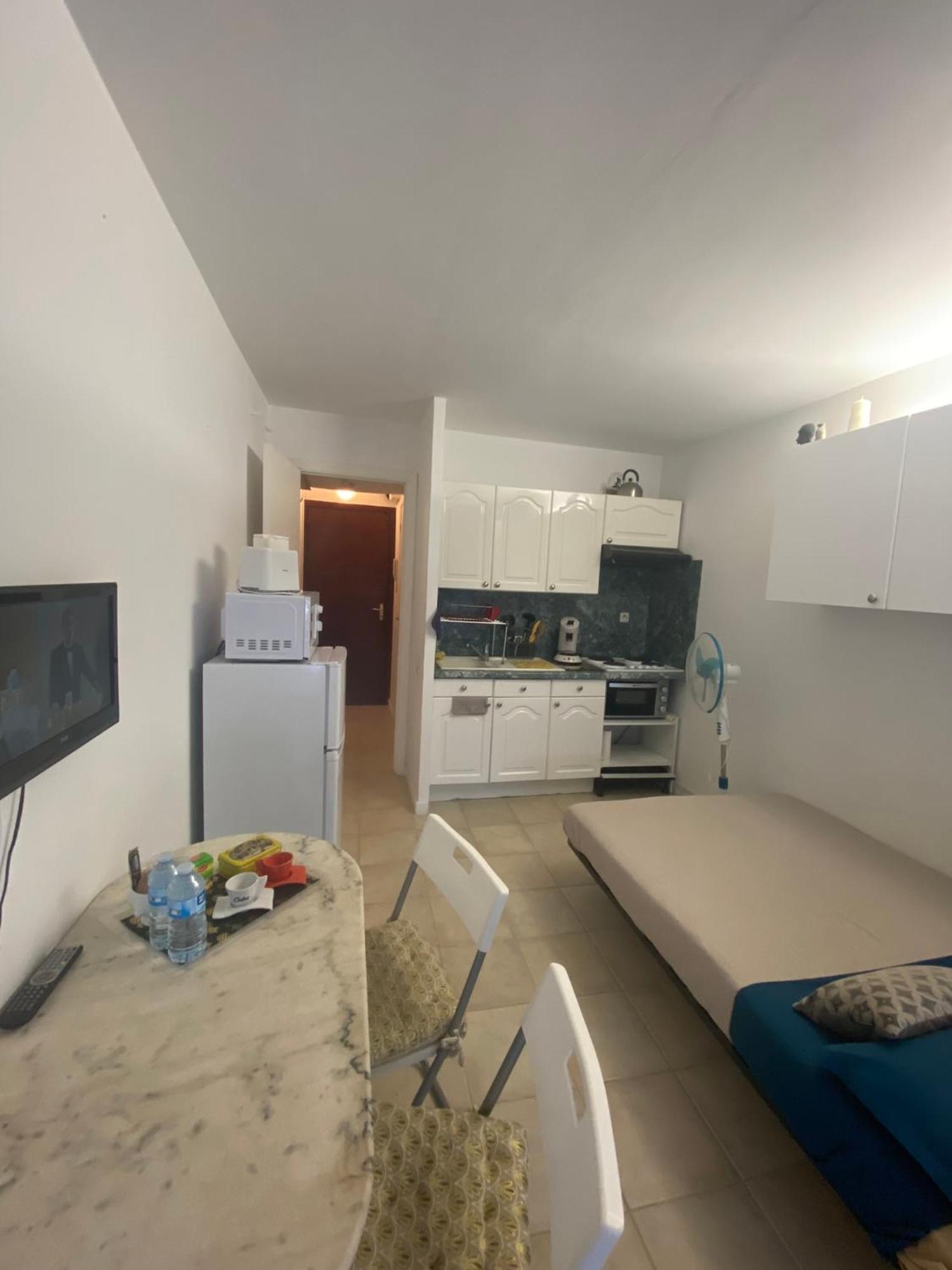 Joli studio neuf av terrasse à 50 m de la mer et gare Roquebrune-Cap-Martin Exterior foto